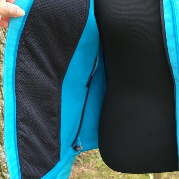 L. L. Bean Lightweight Jacket - Picture 8 of 13